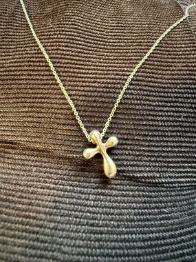 Tiffany & Co. Elsa Peretti mini cross necklace